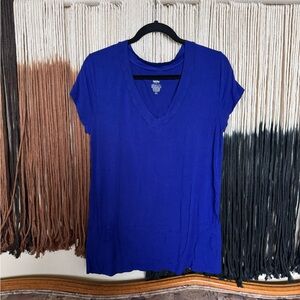 Blue Mossimo short sleeve V-neck t-shirt; excellent condition